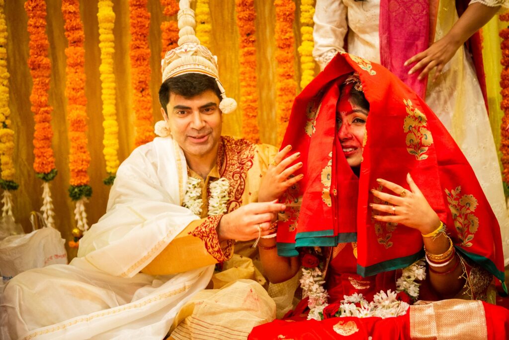 Photo of Bengali bride and groom in bangalore by dropdstudio weddings